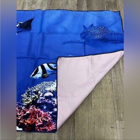 HOUSE OF CLOUDS NWT Microfiber Beach Towel “K” - Picture 3 of 6